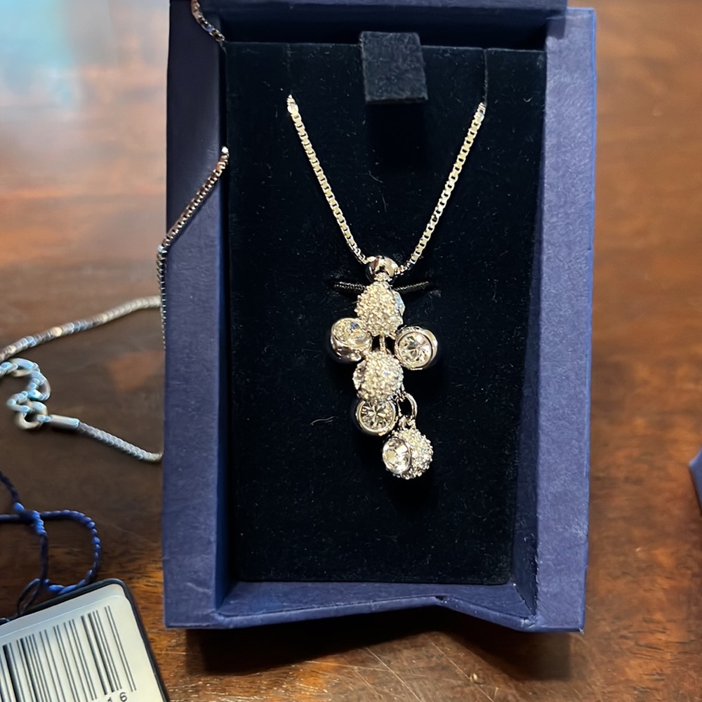 Swarovski Flirt Cluster Pendant Necklace - Picture 4 of 8